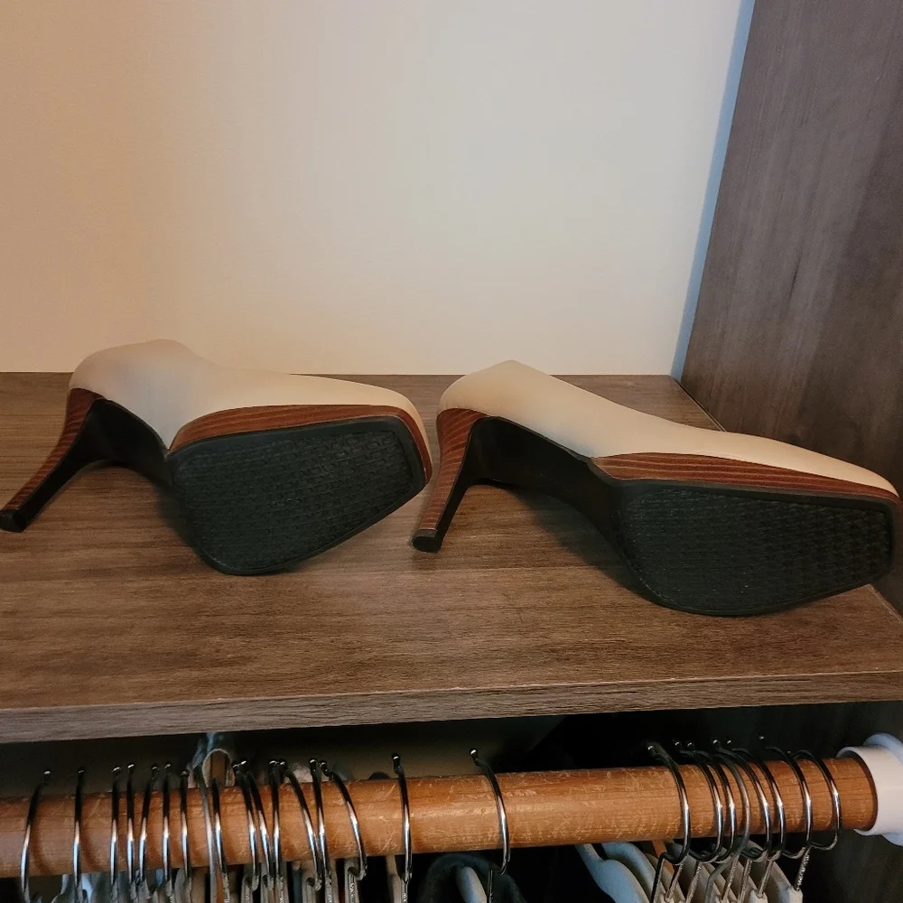 Heels - Picture 3 of 3